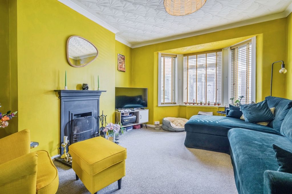 Property photo 2 of 17 Photo