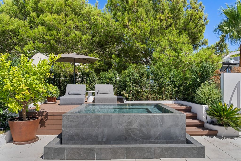 Property photo 3 of 27 Image