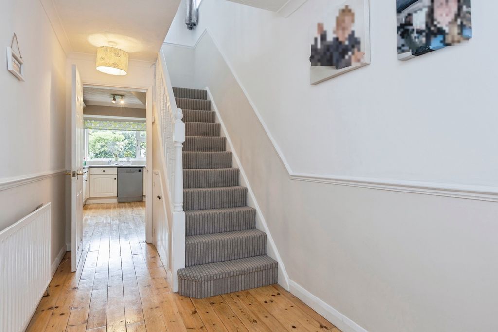 Property photo 2 of 17 Hallway