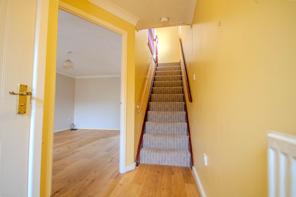 Property photo 2 of 32