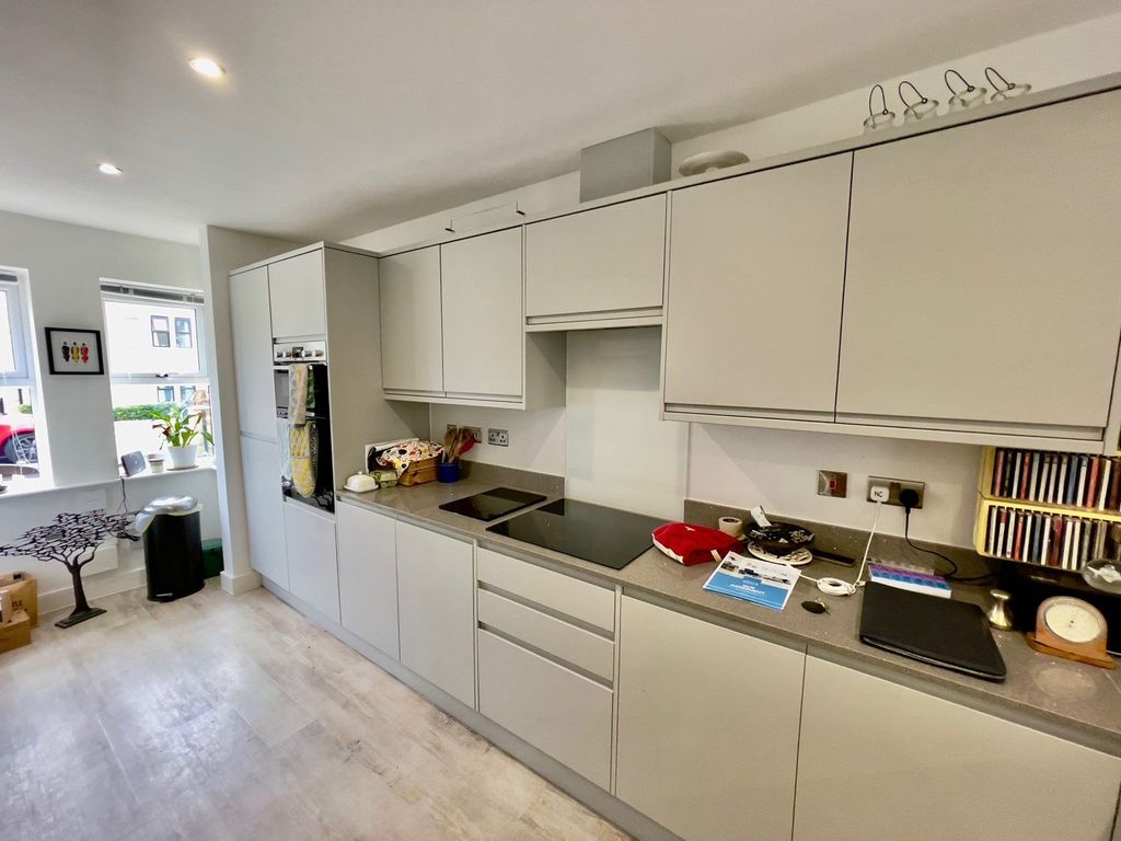 Property photo 3 of 21 Picture No. 11