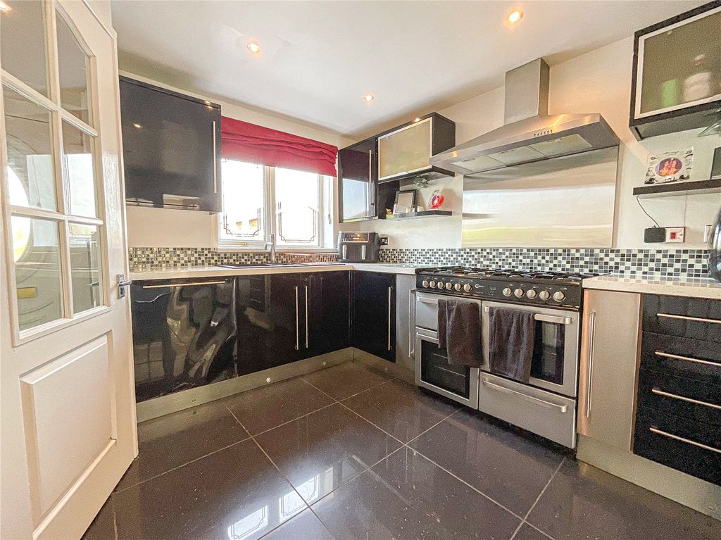 Property photo 3 of 21 Picture No. 11