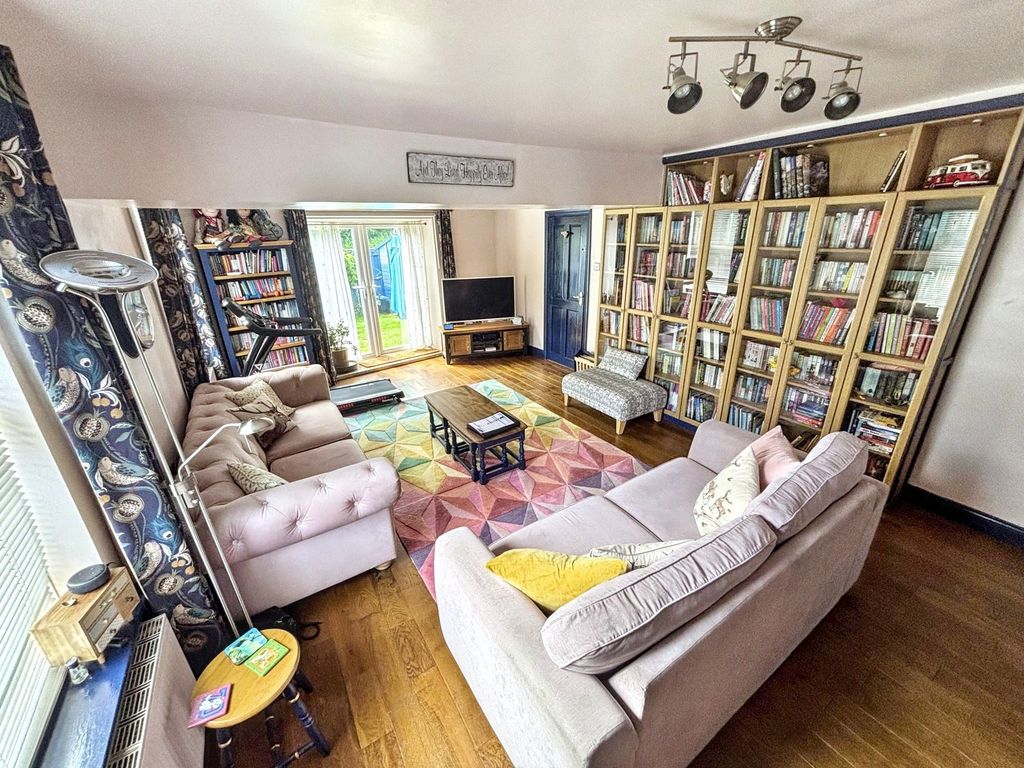 Property photo 3 of 31