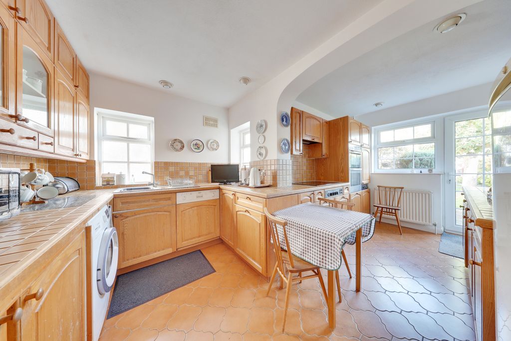 Property photo 3 of 16