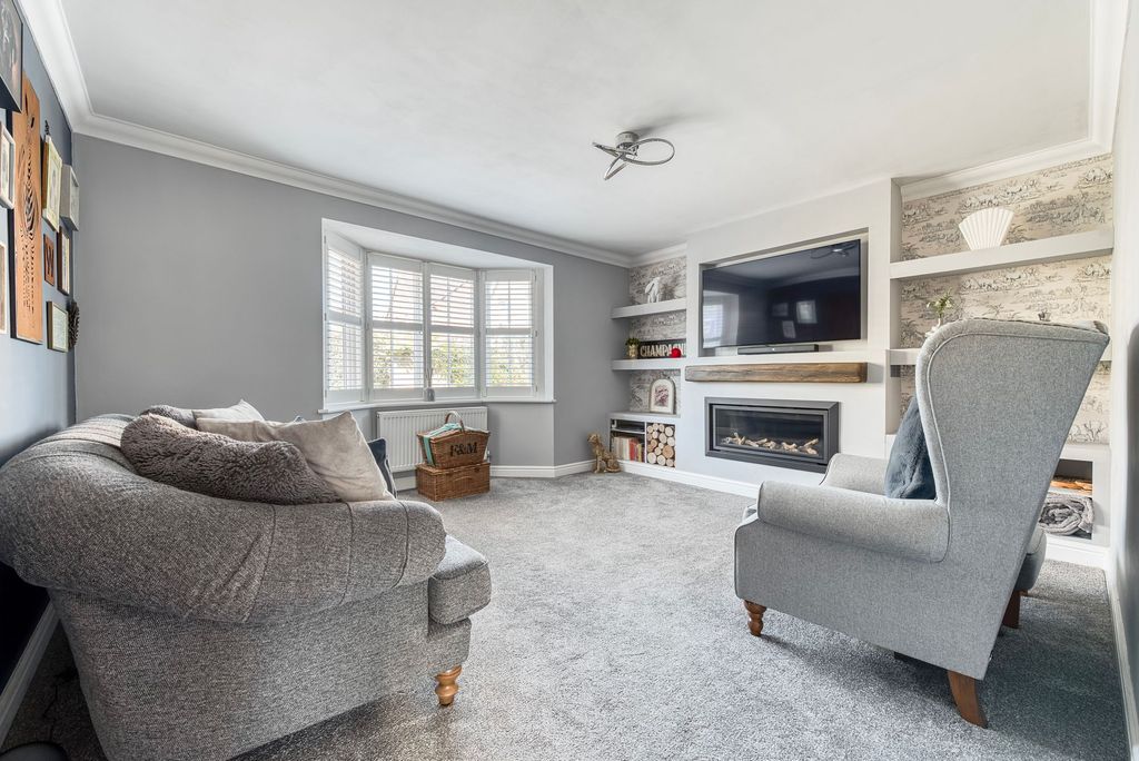 Property photo 3 of 28