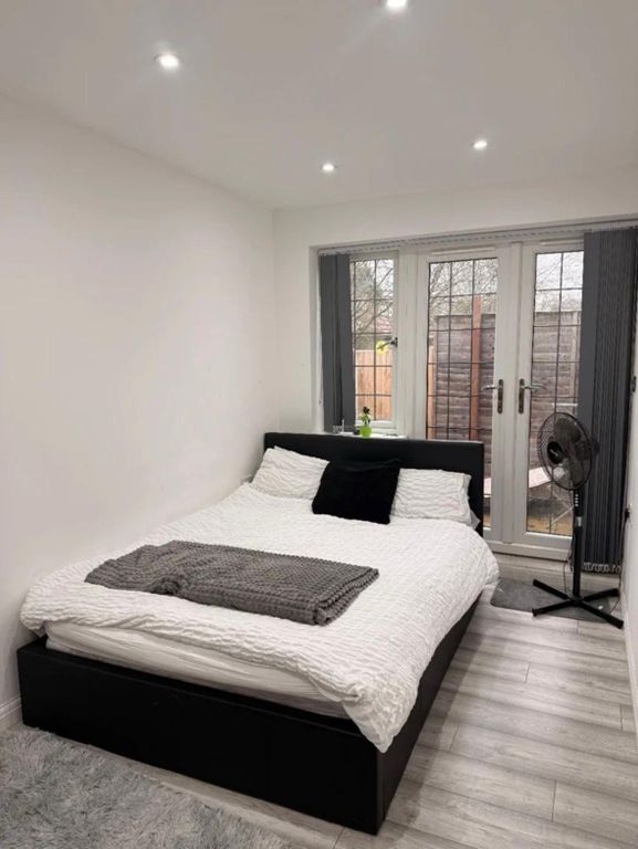 Property photo 1 of 7 Bedroom