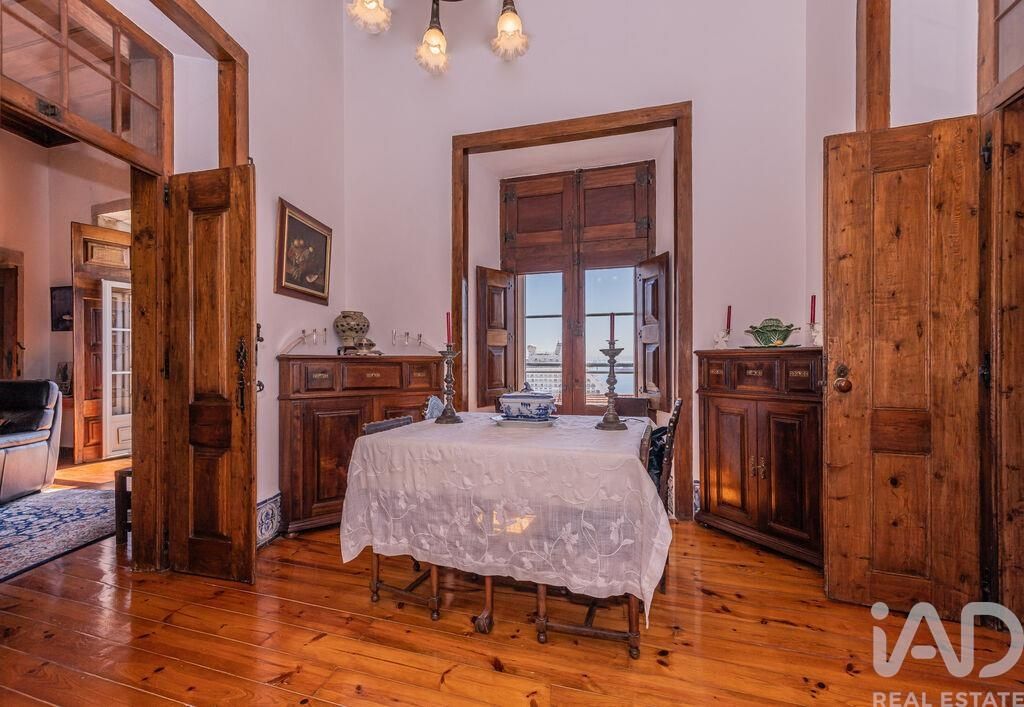 Property photo 3 of 28