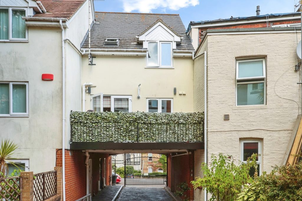 Property photo 1 of 18 Pbox-Img.Jpg
