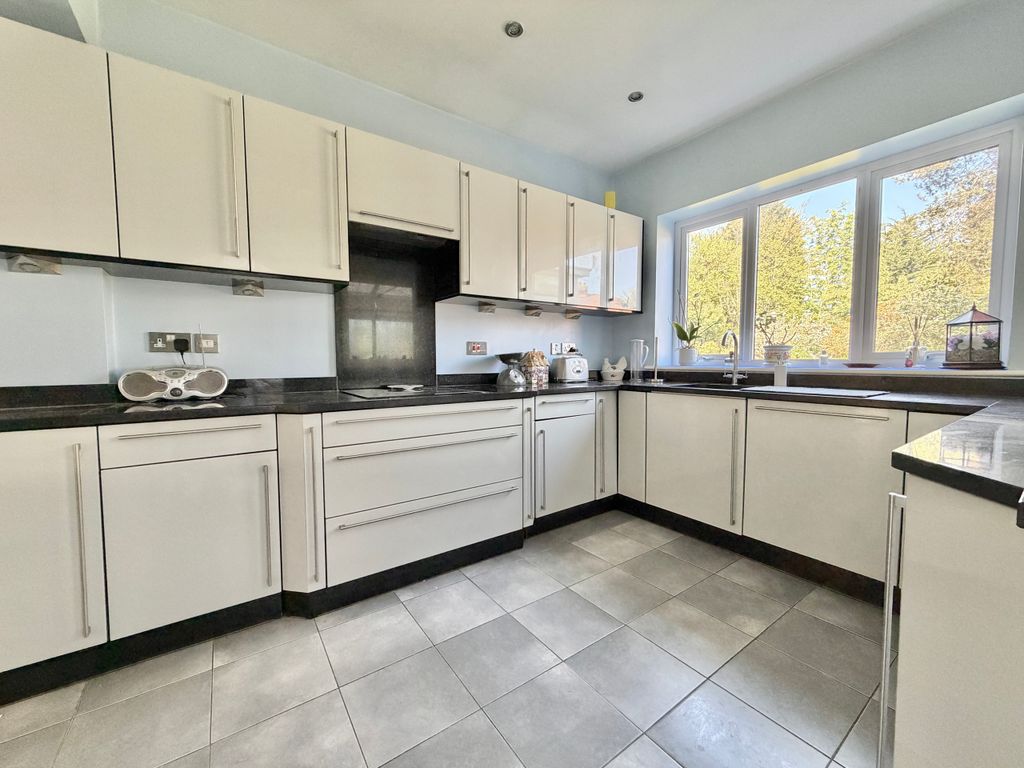 Property photo 3 of 23 Kitchen