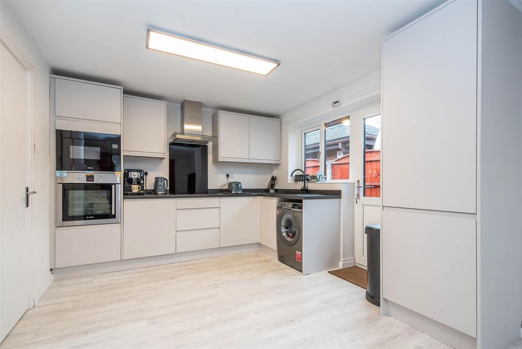 Property photo 2 of 19 Lounge/Kitchen