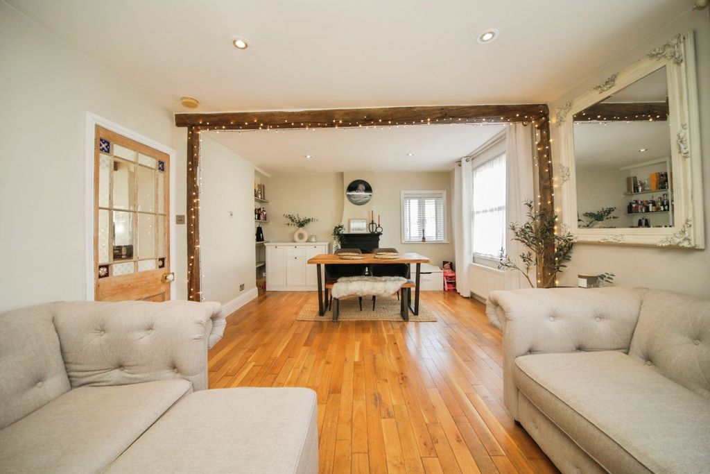 Property photo 2 of 17 Photo