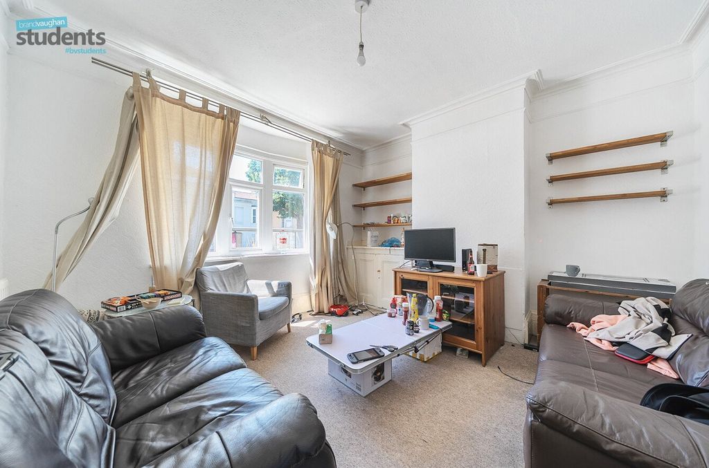 Property photo 2 of 12 Ddbe2769-8080-4d7...