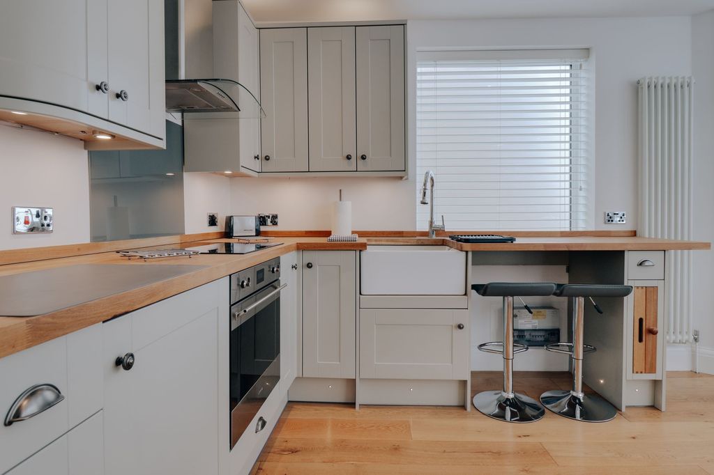 Property photo 1 of 7 Kitchen