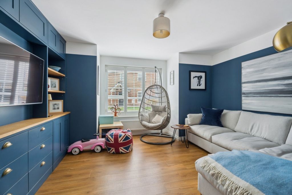 Property photo 1 of 28