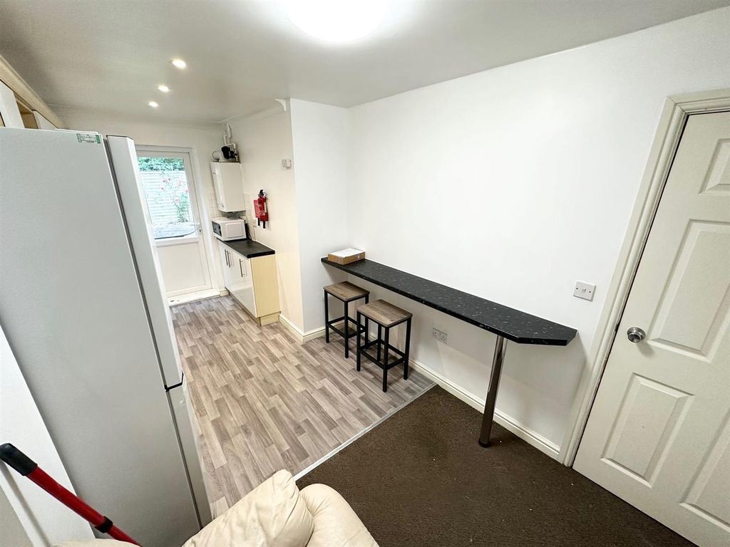 Property photo 3 of 19 Breakfast Bar