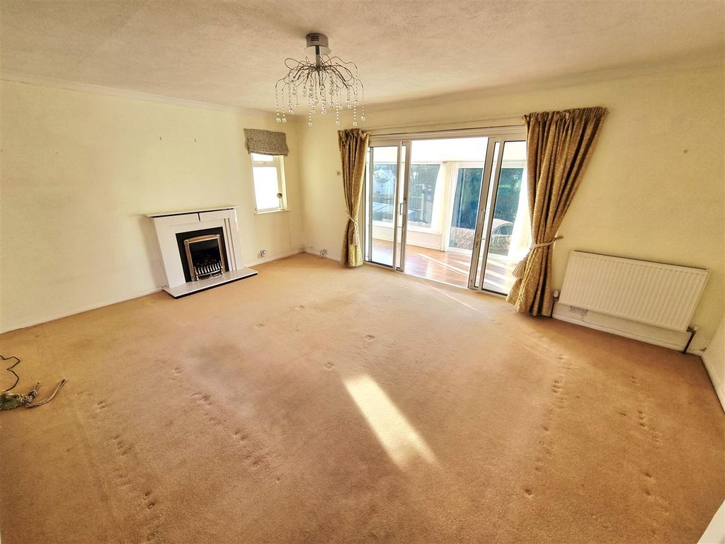 Property photo 3 of 25 Sitting Room.Jpg