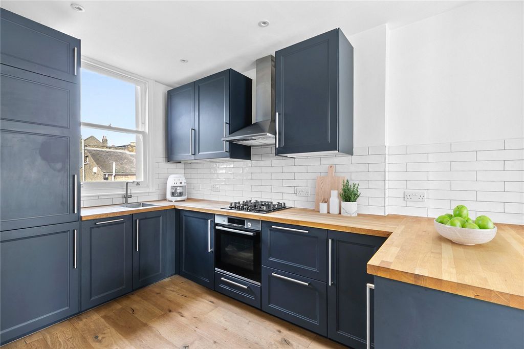 Property photo 2 of 8 Kitchen