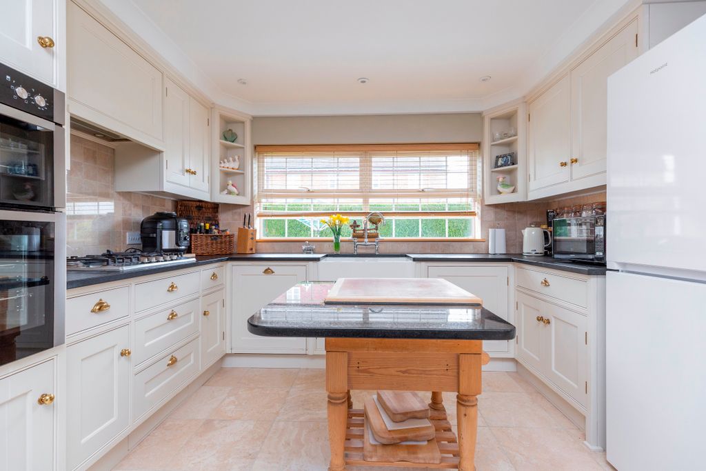 Property photo 3 of 24