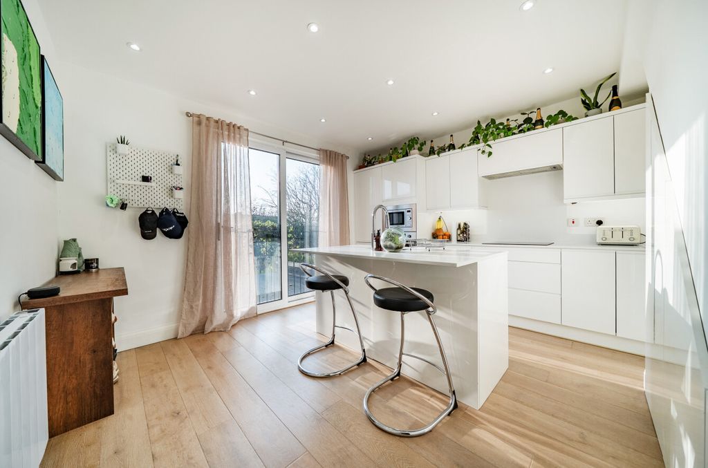 Property photo 2 of 16 1423833-1-69A869F...