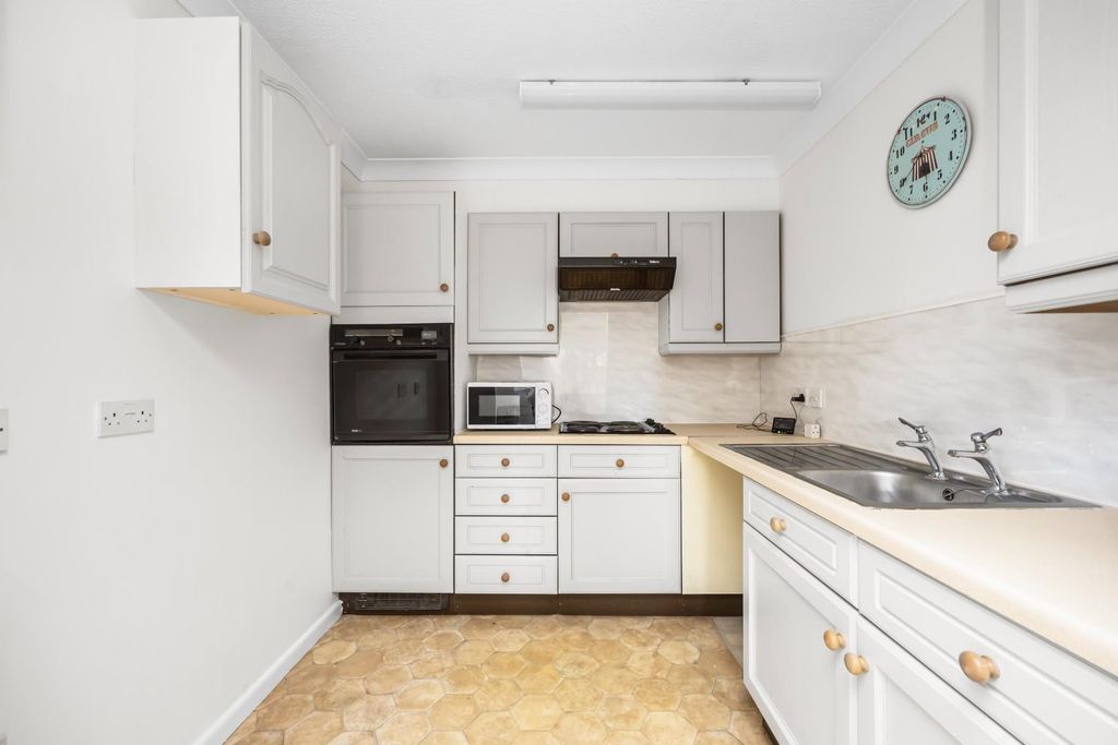 Property photo 2 of 24 Amberly_Court_19-0018.Jpg