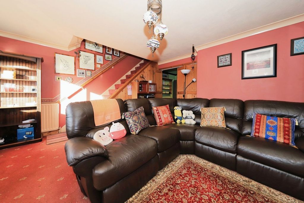 Property photo 2 of 17