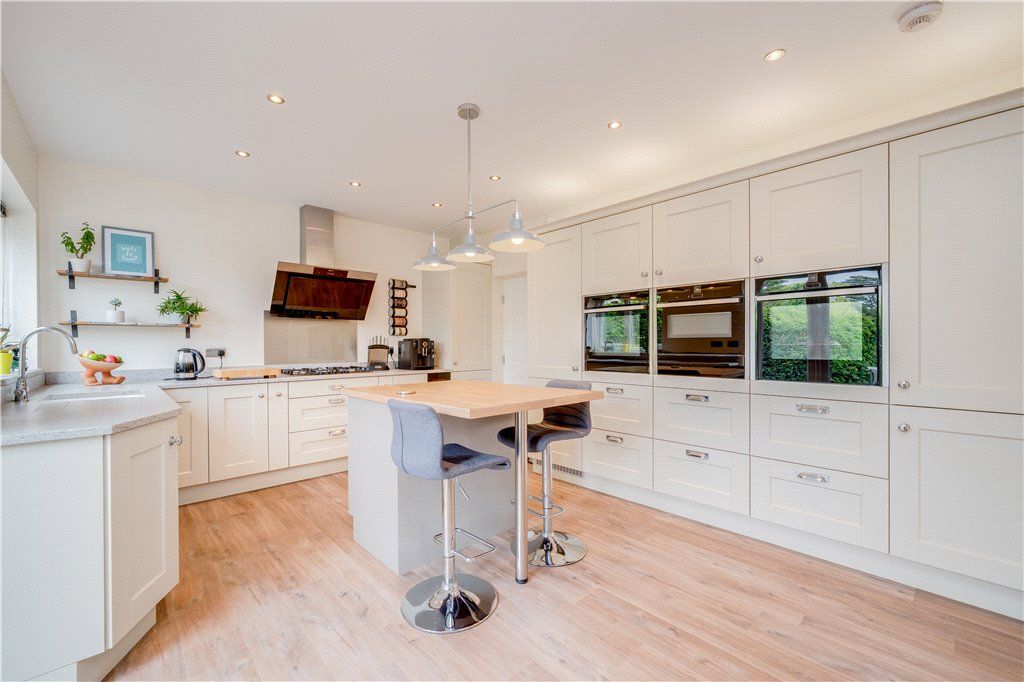Property photo 3 of 31 Dining Kitchen