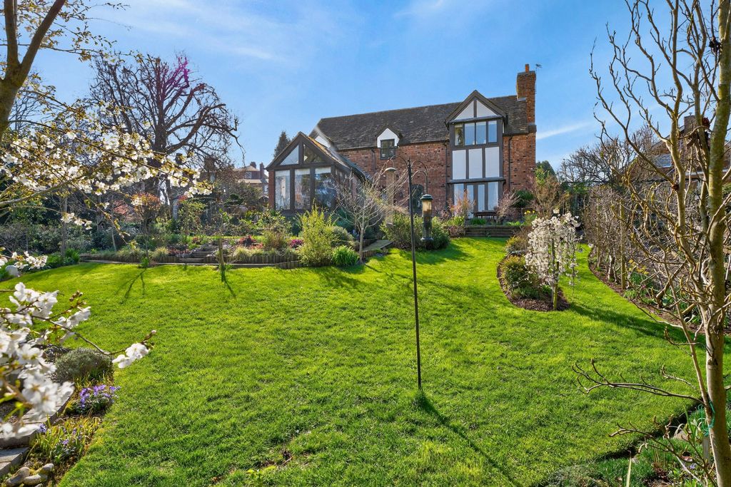 Property photo 2 of 33