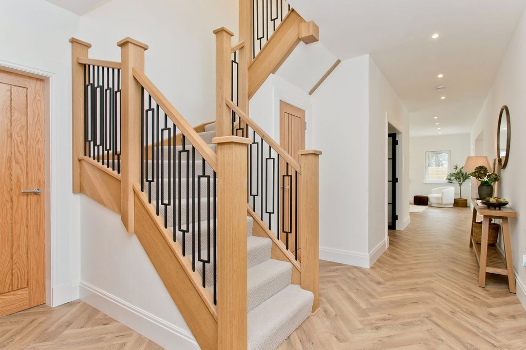 Property photo 2 of 31 5126272