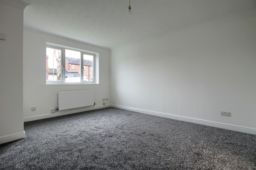 Property photo 2 of 8 Em2.Jpg