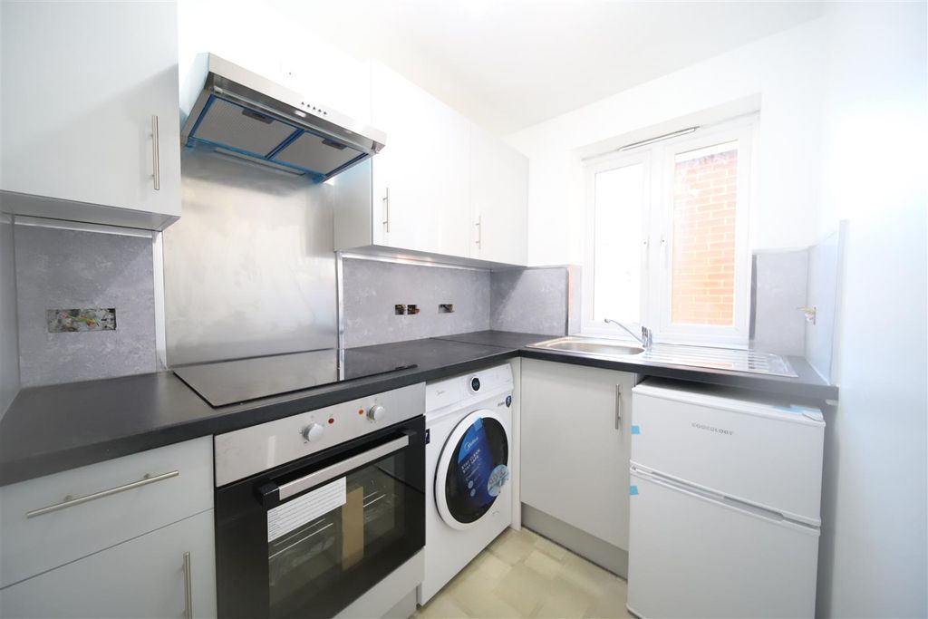 Property photo 2 of 11 Kitchen1.Jpg