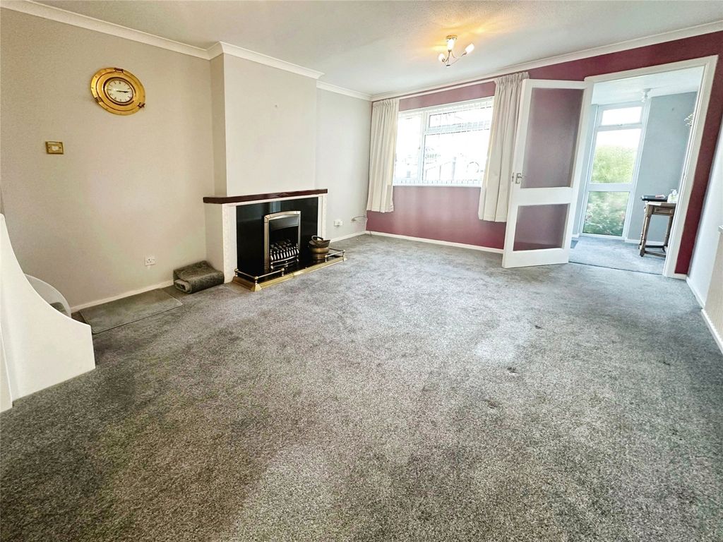 Property photo 3 of 11 Living Room