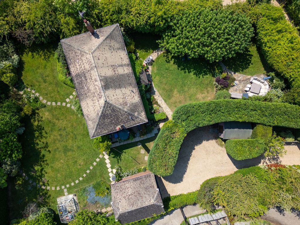 Property photo 3 of 23