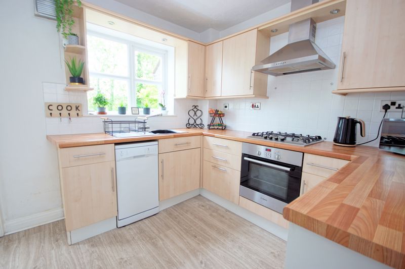 Property photo 3 of 16 Kitchen