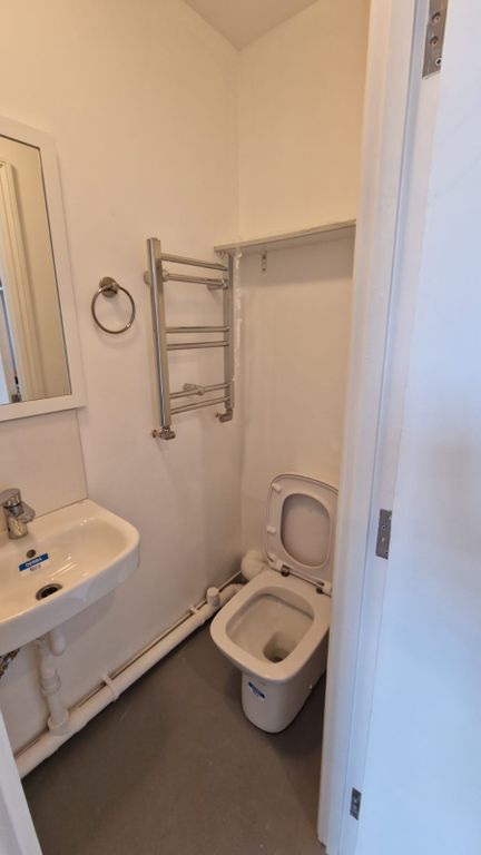 Property photo 3 of 8 En-Suite