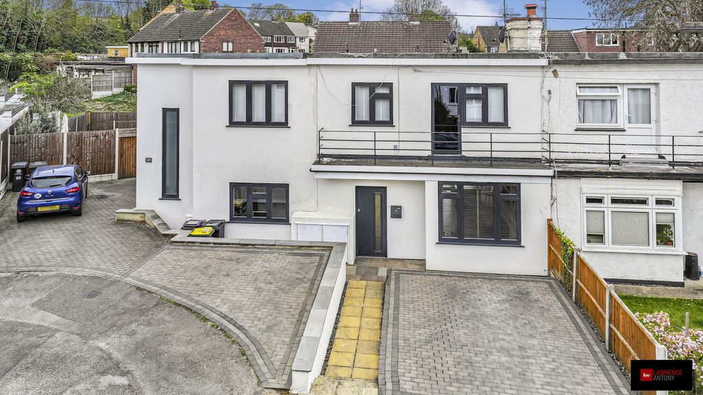 Property photo 3 of 27