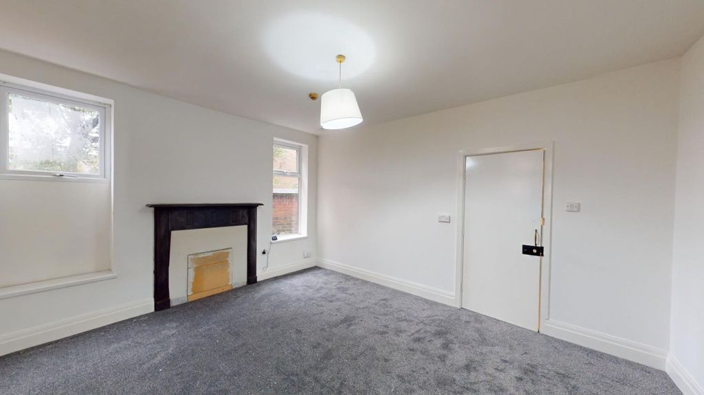 Property photo 3 of 18 Bedroom