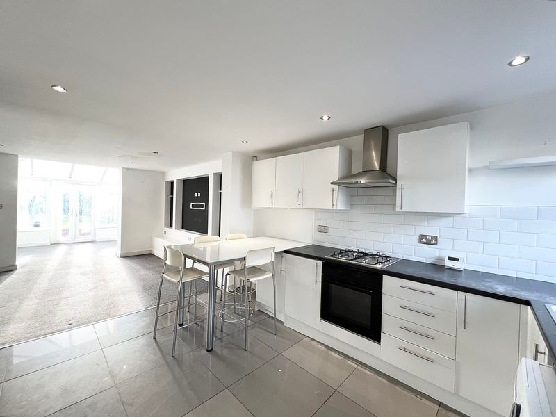 Property photo 3 of 10 Photo 5