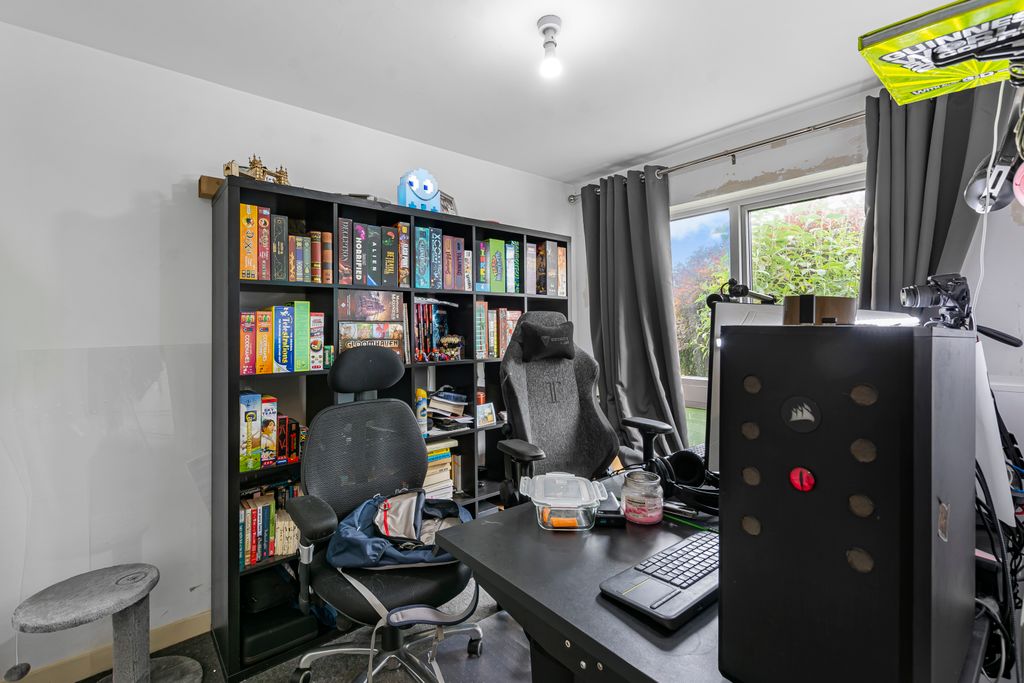 Property photo 1 of 7 63 Brantwood Gardens, West Byfleet, Surrey, Kt14 6Bs