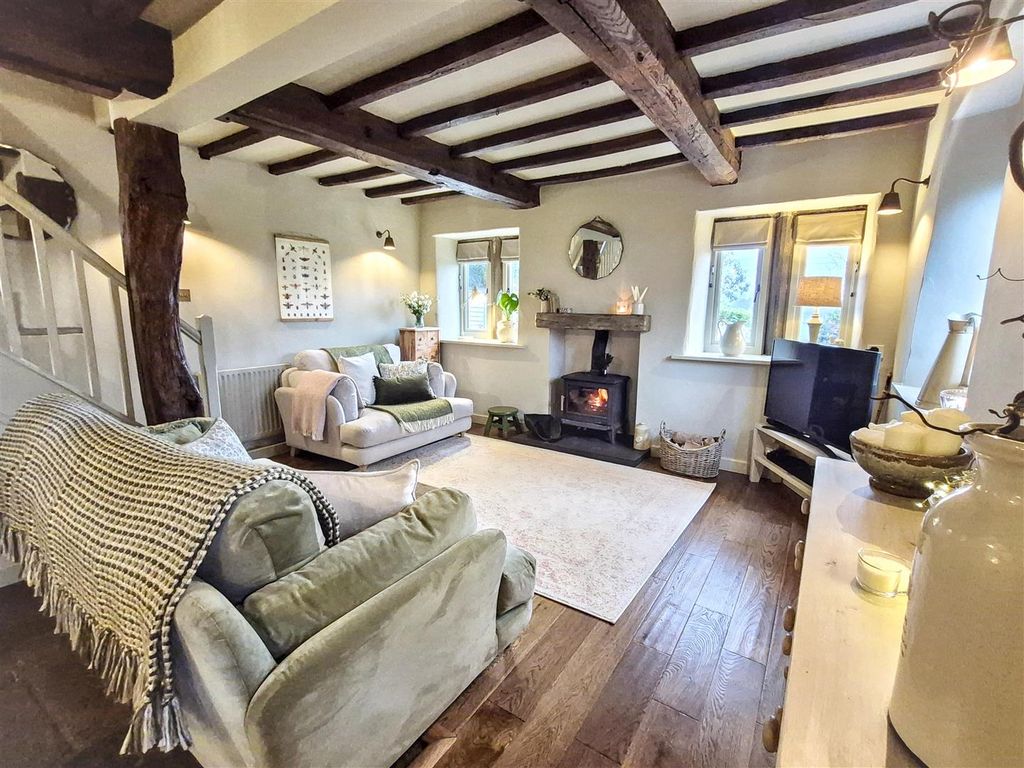 Property photo 3 of 76 Lounge