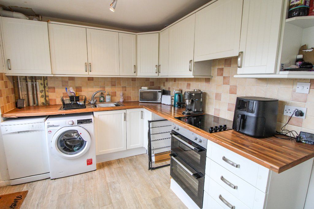 Property photo 3 of 10 Dining Kitchen