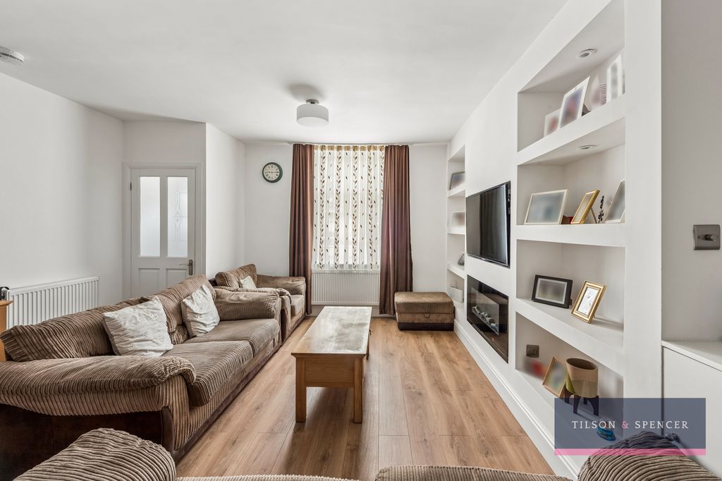 Property photo 3 of 13 0106202616_Tils_20 Spencer Road _N17 9Uu_004_Wm