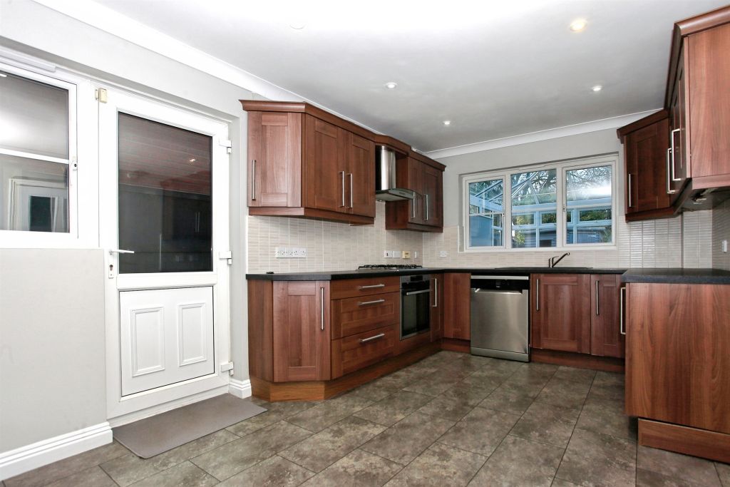 Property photo 2 of 27 Kitchen/Diner