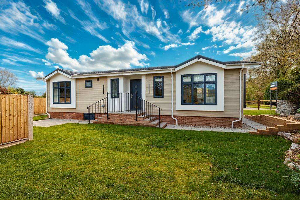 Property photo 1 of 40
