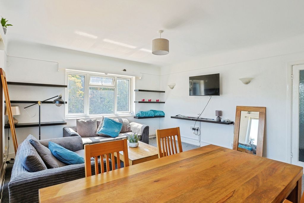 Property photo 3 of 18 Pbox-Img.Jpg