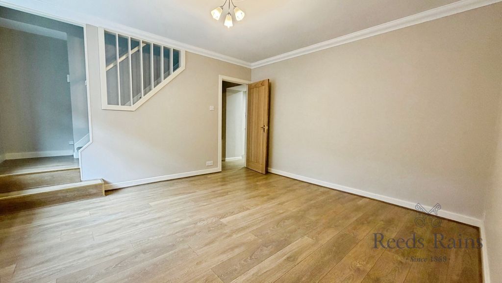 Property photo 3 of 10 Pbox-Img.Jpg