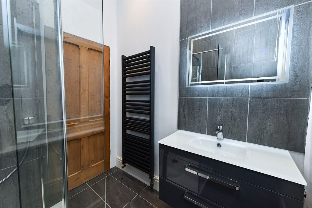 Additional image 14 of 5 bed semi-detached house to rentHamilton Drive NG7