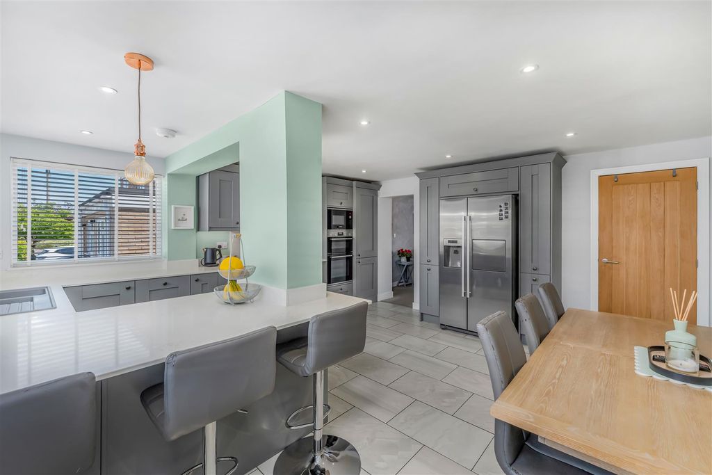 Property photo 2 of 24 17 Thornhill, Chacombe-10.Jpg