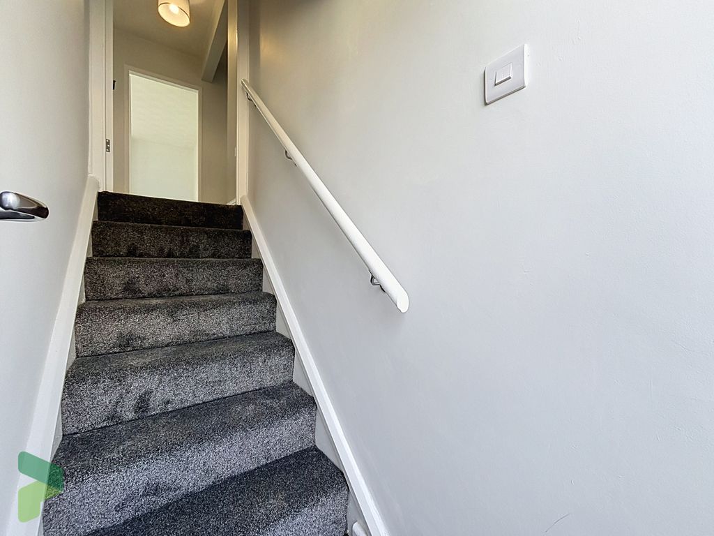 Property photo 3 of 20 Entrance Hall/Stairs