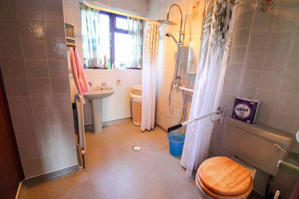 Additional image 11 of 3 bed bungalow for saleCade Lane, Upton, Gainsborough DN21