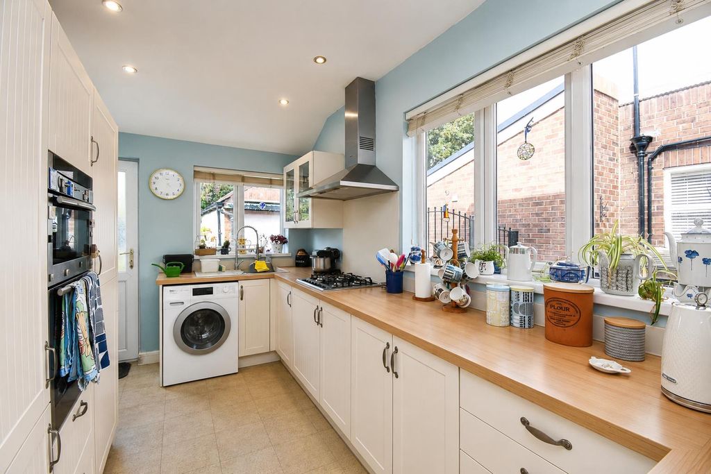 Property photo 3 of 15 Kitchen